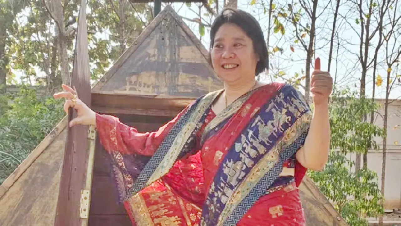 ভক্তদের মল খাইয়ে হাতিয়েছেন ৪৪ কোটি টাকা! কে এই নারী ?