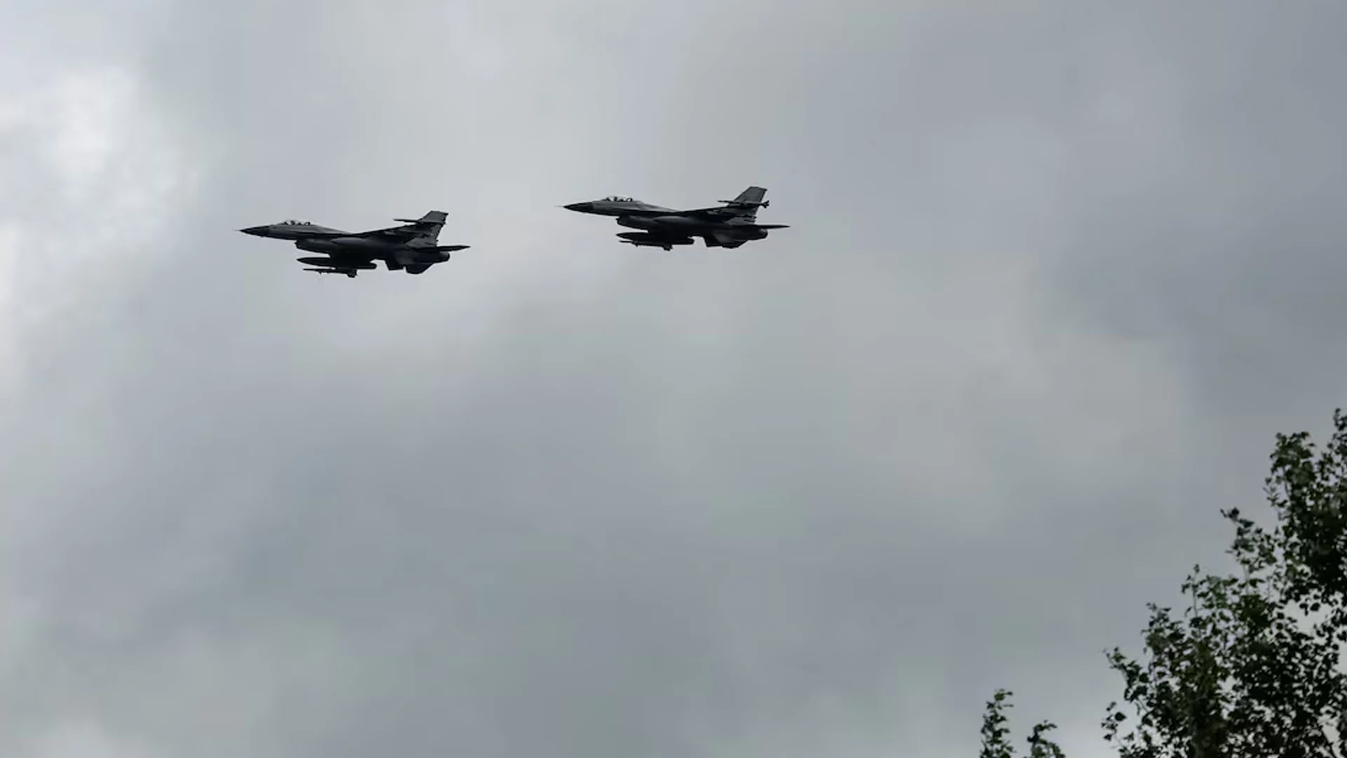 ইউক্রেনকে দেয়া যুক্তরাষ্ট্রের এফ-১৬ যুদ্ধবিমান বিধ্বস্ত, পাইলট নিহত