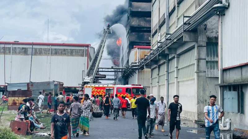 গাজী টায়ার কারখানায় আগুন, শতাধিক মানুষ নিখোঁজ