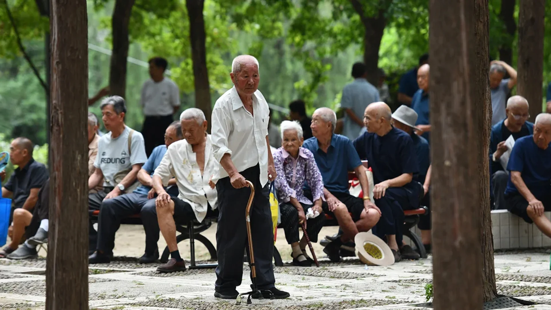 চাকরিতে অবসরের বয়সসীমা কেন বাড়াচ্ছে চীন?