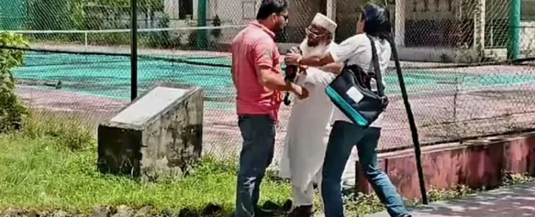 মুক্তিযোদ্ধা কমান্ডারকে প্রকাশ্যে লাঞ্ছিত করলেন বিএনপি নেতার ছেলে