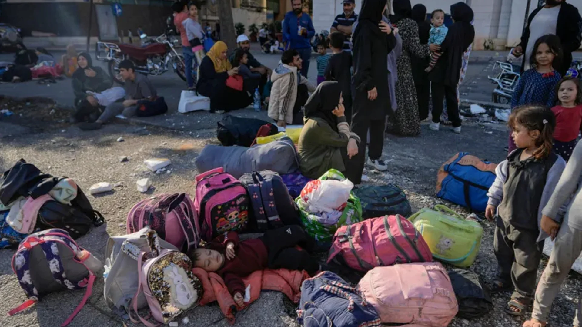 ইসরাইলি হামলায় লেবাননের ১০ লাখ মানুষ উদ্বাস্তু