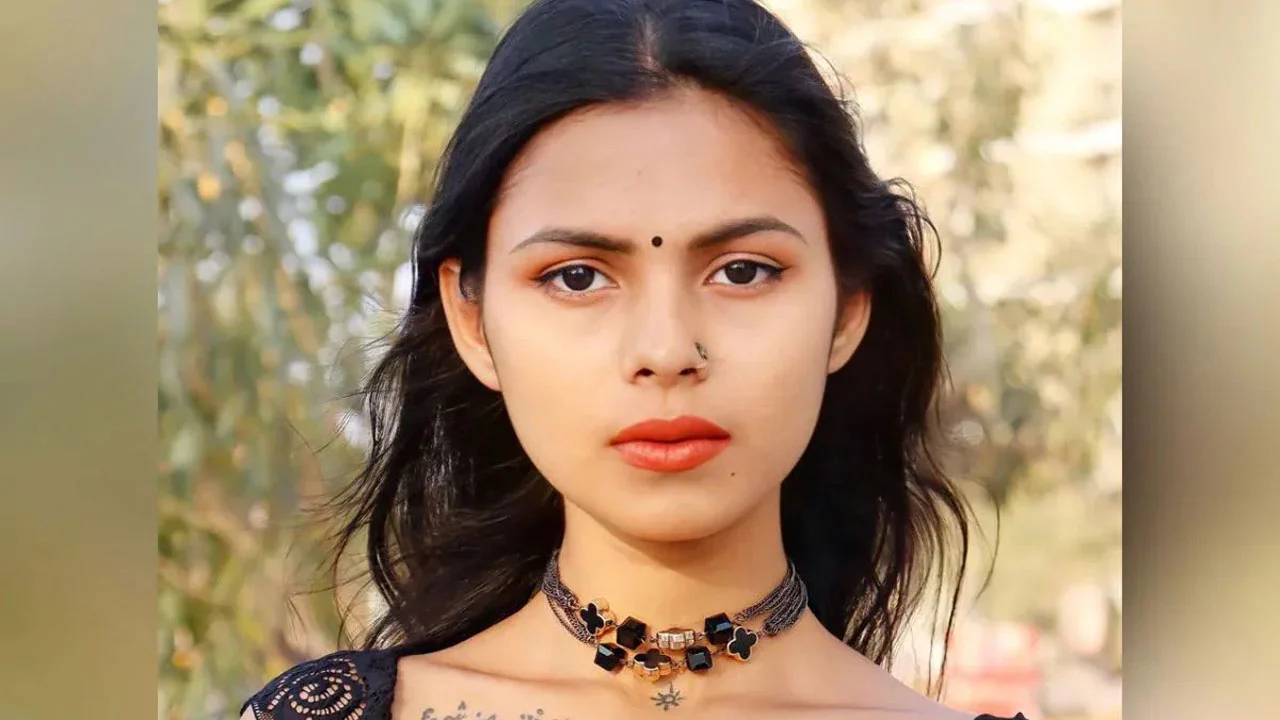 ভারতে বাংলাদেশি নীল ছবির অভিনেত্রী গ্রেপ্তার