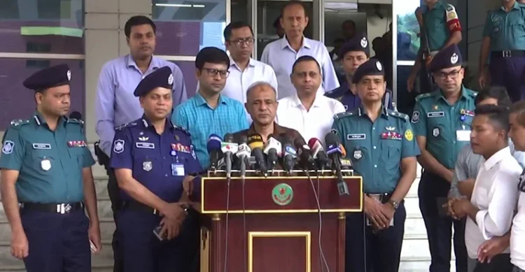 মব জাস্টিসের নামে ‘পিটিয়ে হত্যা’ দুঃখজনক: স্বরাষ্ট্র উপদেষ্টা