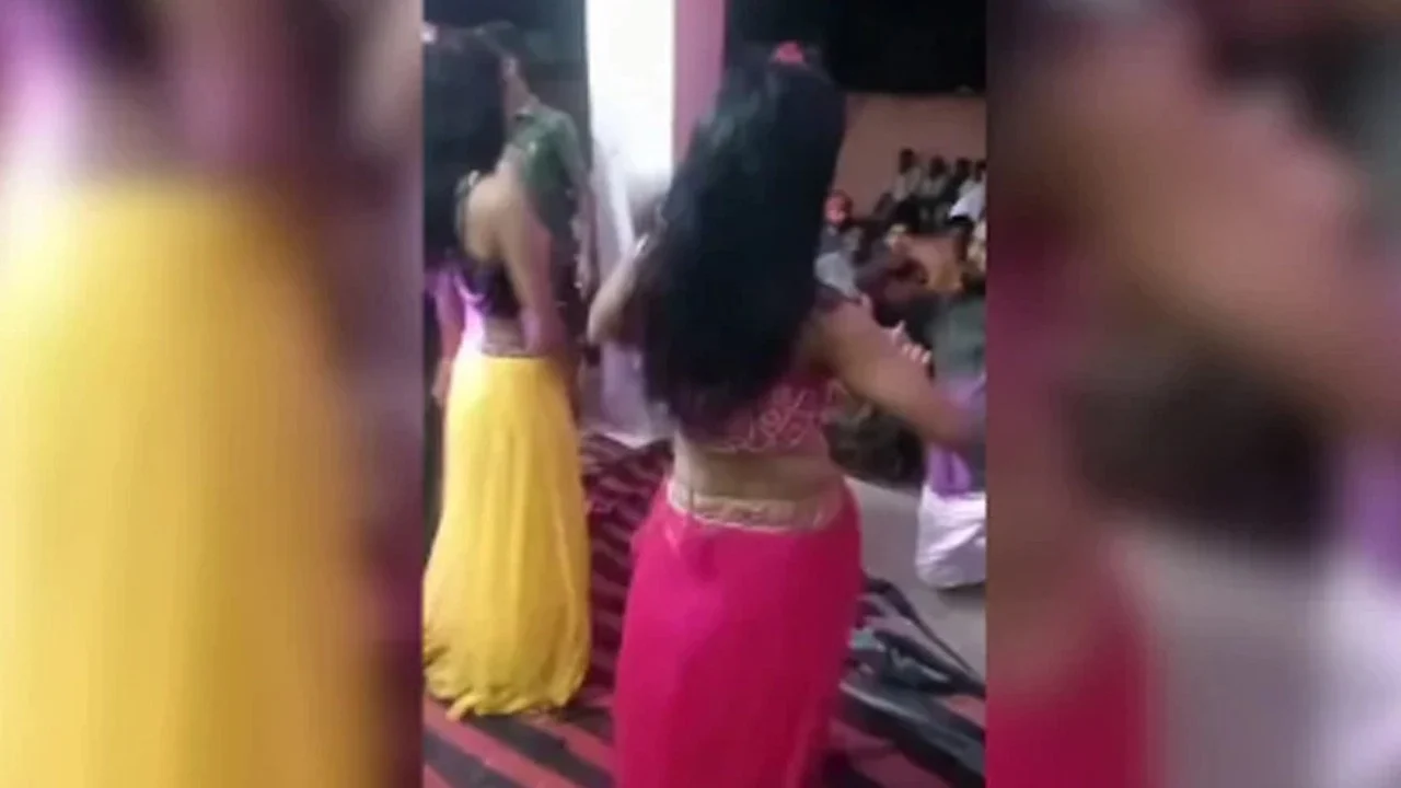 স্কুলে ভোজপুরী গানে উদ্দাম নাচ, ভিডিও ভাইরাল