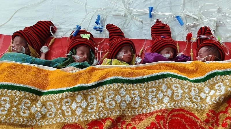 একসঙ্গে ৫ সন্তানের বাবা হলেন মালয়েশিয়ান প্রবাসী