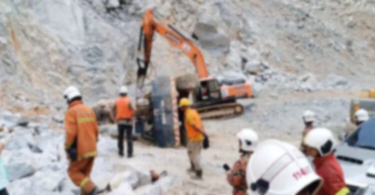 এক্সক্যাভেটরচাপায় প্রবাসীর মৃত্যু