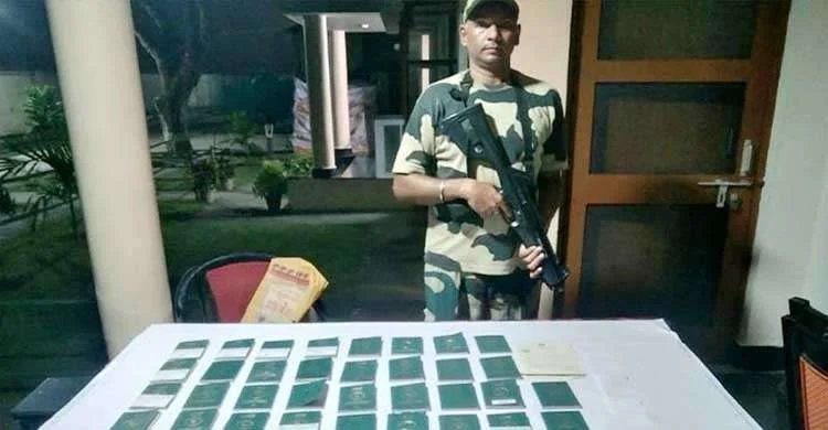 সীমান্ত থেকে ৪৩ বাংলাদেশি পাসপোর্ট জব্দ