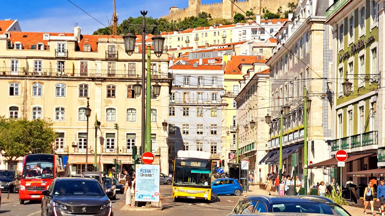 পর্তুগালে এক বছরে নিয়মিত হয়েছেন ১০ হাজার ৭৭ জন বাংলাদেশি