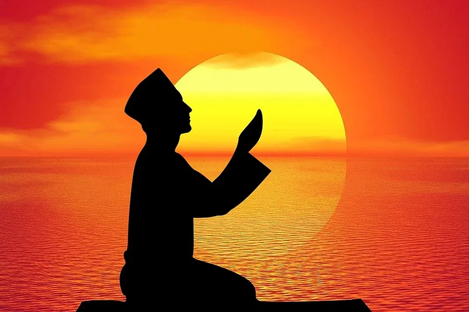 নামাজ পড়ার সময় সুরা আগে-পরে হলে কী করবেন