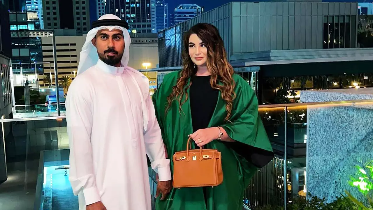 স্ত্রী বিকিনি পরে ঘুরবেন, তাই পুরো দ্বীপ কিনলেন স্বামী