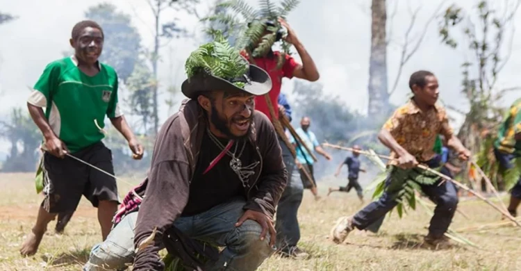 স্বর্ণখনি নিয়ে উপজাতিদের গোলাগুলি, নিহত ৩০