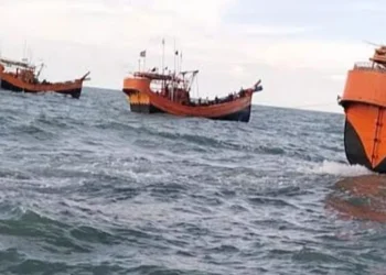 গভীর সমুদ্রে ভারতীয় জেলেদের দাদাগিরি