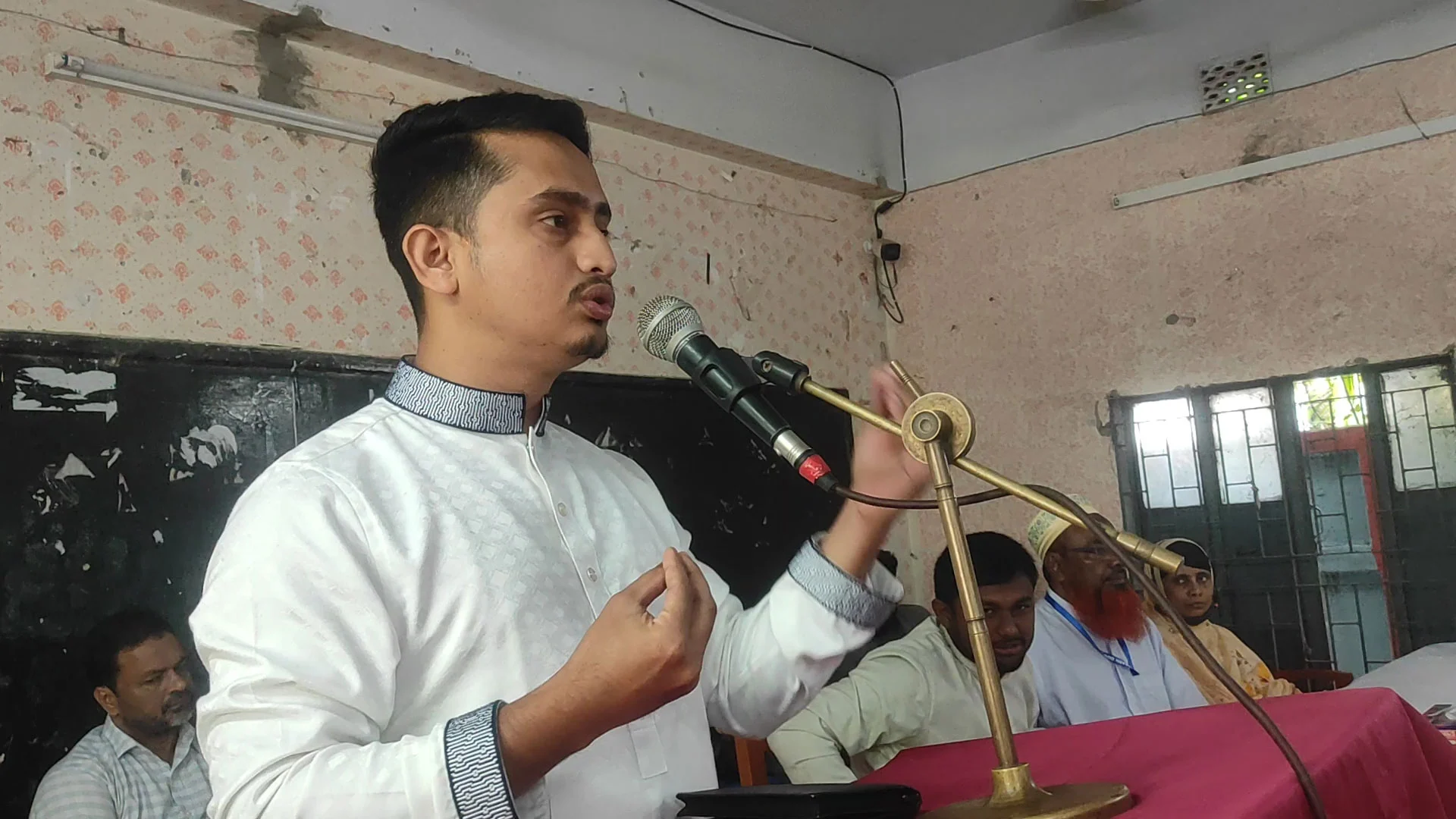 অনিয়ম দেখলেই সামাজিক যোগাযোগ মাধ্যমে ছড়িয়ে দিন: সারজিস আলম