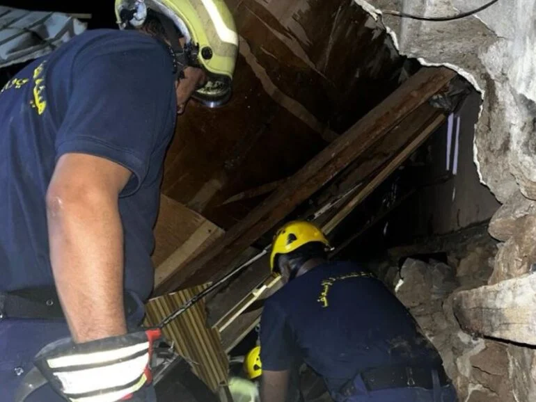 ওমানের সুরে ধসে পড়ল পুরনো বিল্ডিং, ২ প্রবাসী নিহত