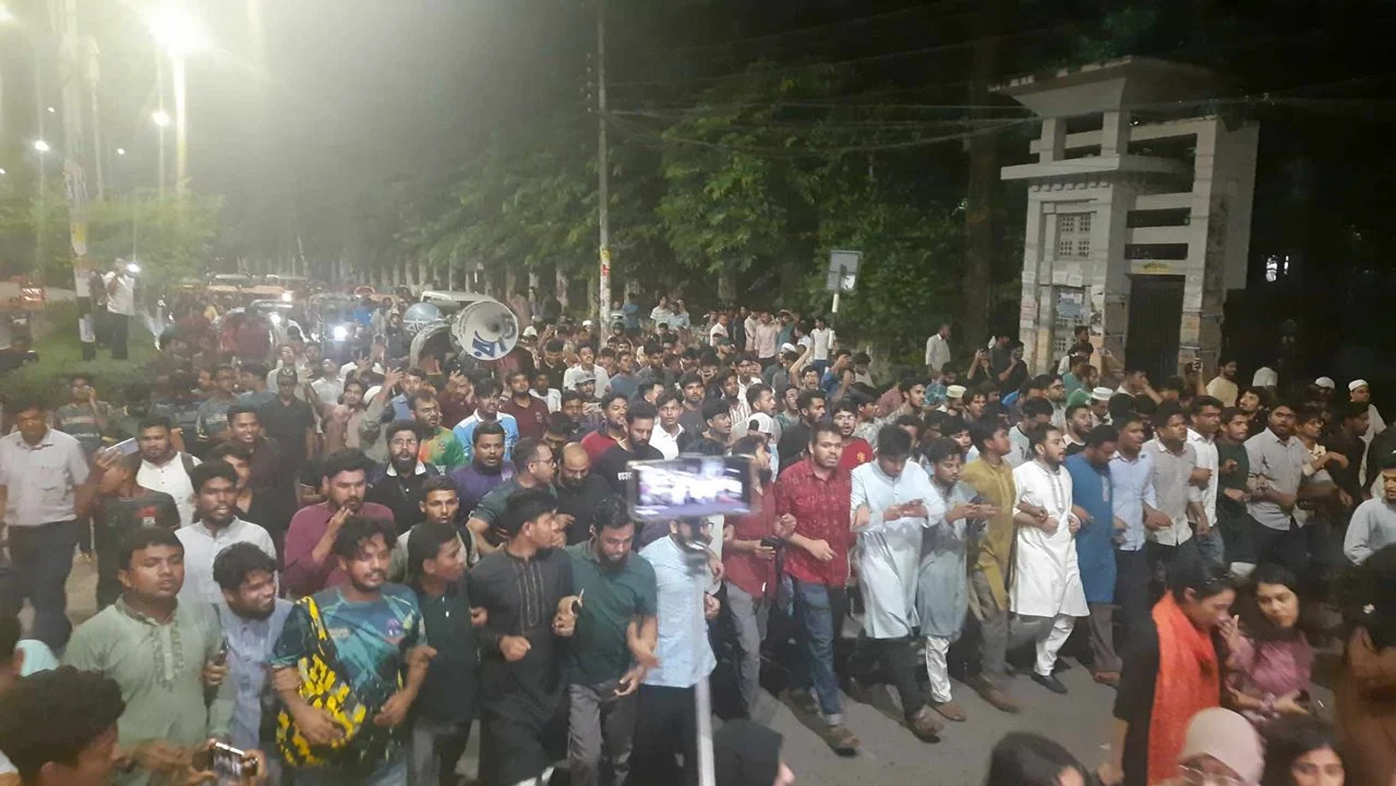 ছাত্রলীগ নিষিদ্ধের খবরে আনন্দ মিছিল