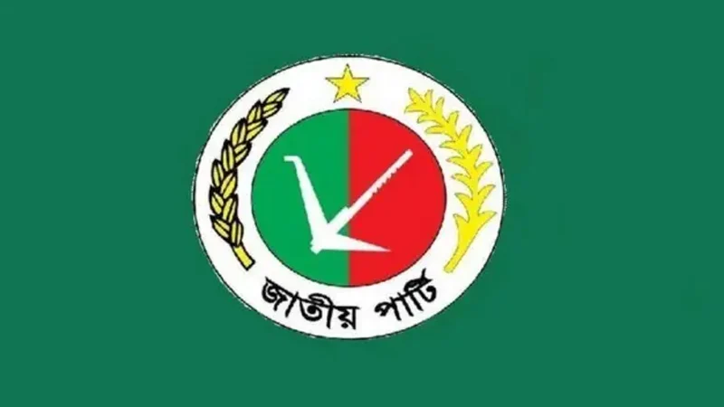 জাতীয় পার্টির কার্যালয়ে আগুন, ধাওয়া-পাল্টা ধাওয়া