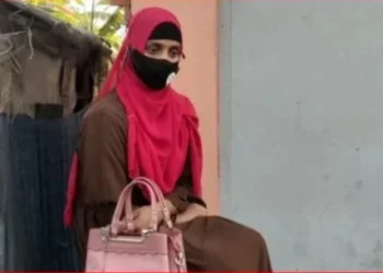 তাবিজ আনতে মাজারে গিয়ে গর্ভবতী হয়ে গেলেন প্রবাসীর স্ত্রী