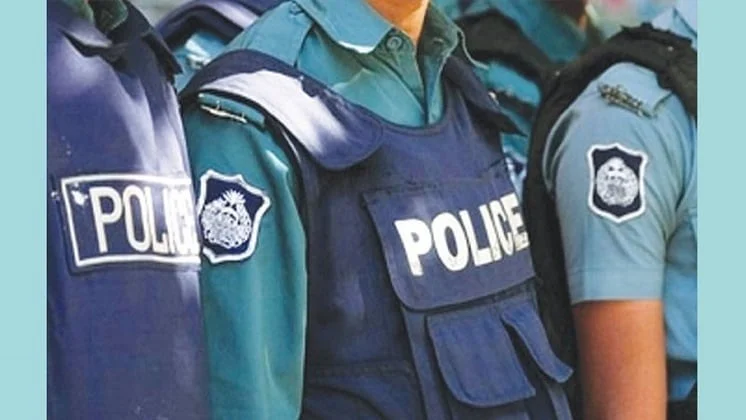 ফুফুকে মা ফুফাকে বাবা সাজিয়ে পুলিশে ২৮ বছর! ফুফাতো ভাইয়ের মামলায় ফাঁস