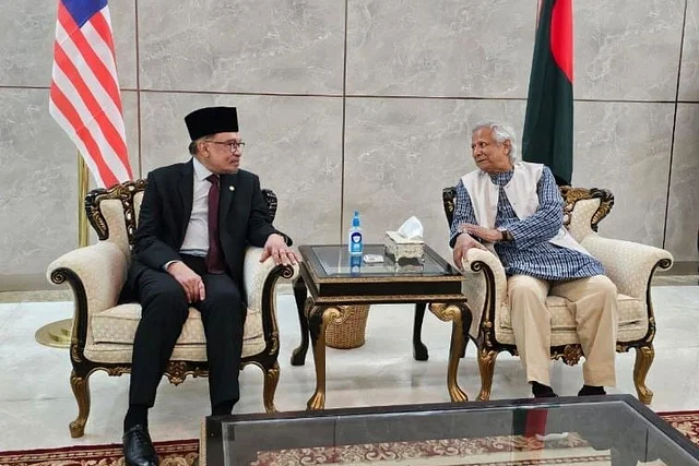 মালয়েশিয়ার প্রধানমন্ত্রীর সঙ্গে প্রধান উপদেষ্টার একান্ত বৈঠ