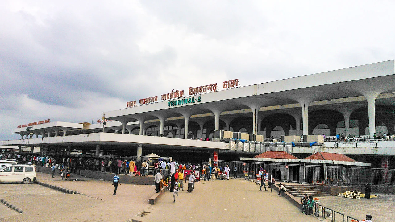 যুদ্ধবিধ্বস্ত লেবানন থেকে দেশে ফিরলেন ৫৪ জন