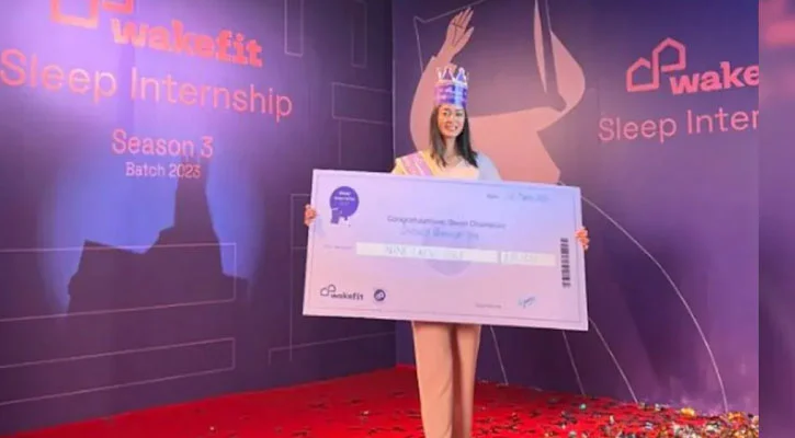 শুধু ঘুমিয়ে ৯ লাখ রুপি আয়