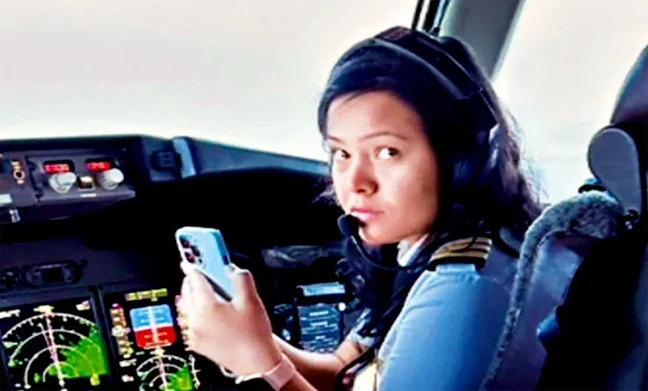 ২০ বছর বয়সেই কানাডার আকাশে বাংলাদেশের অদিতি