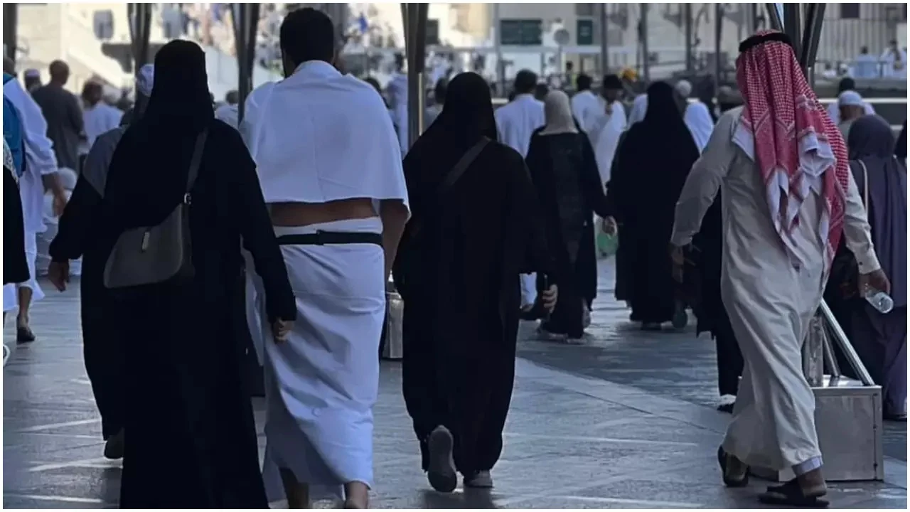 উমরা পালনকারীদের স্বাস্থ্য ও পরিবেশ নিয়ে নতুন নির্দেশনা