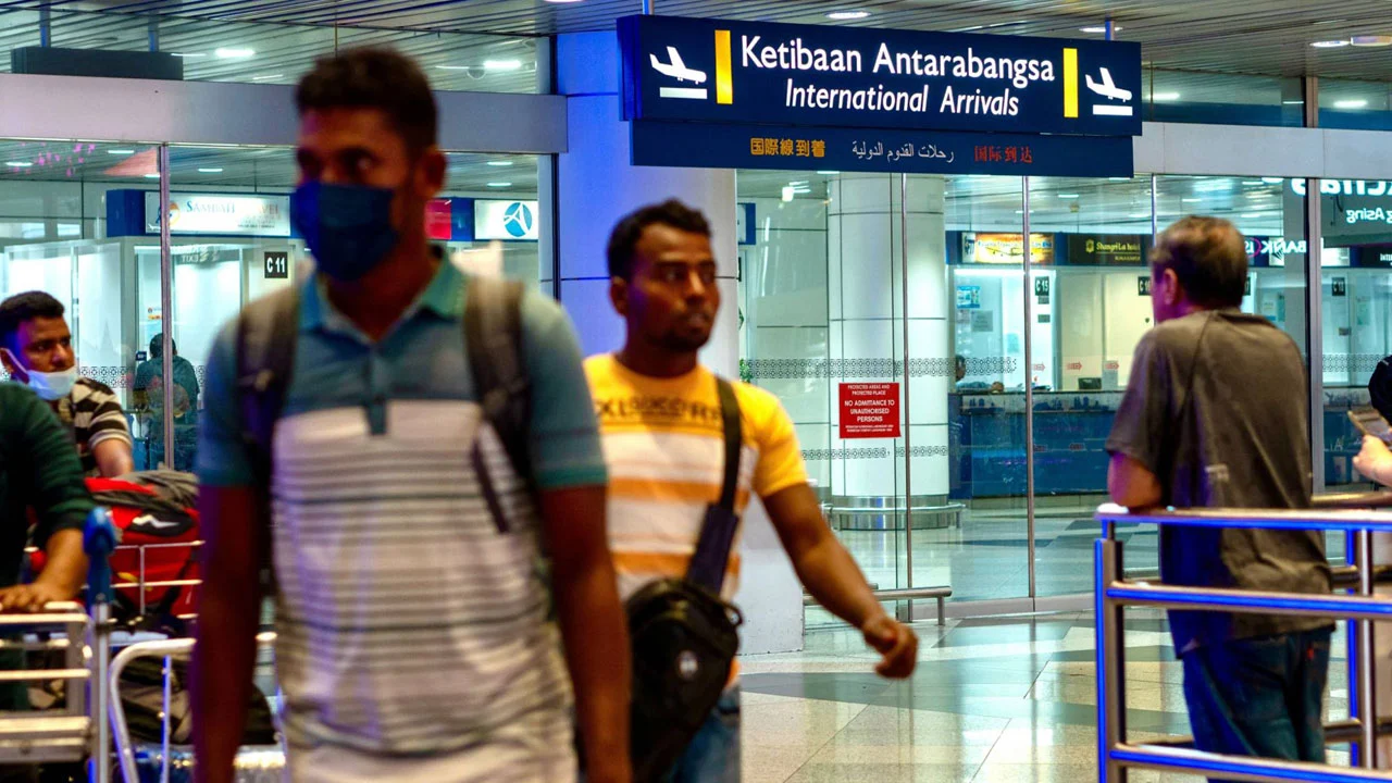 কর্মী নিচ্ছে মালয়েশিয়া, সর্বোচ্চ ব্যয় ৭৯ হাজার টাকা