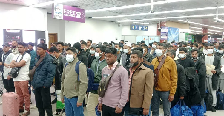 লেবানন-তিউনিশিয়া থেকে ফিরলেন আরও ১৬১ প্রবাসী