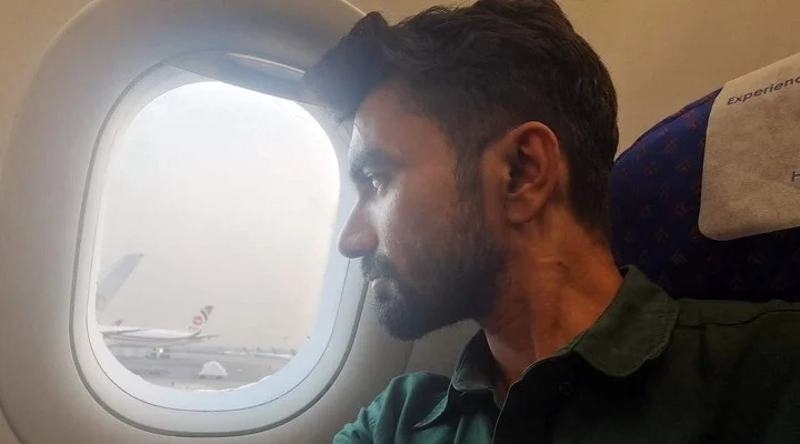 ‘আবার আসিবো ফিরে, জয় বাংলার নীড়ে’ স্লোগানে দেশ ছাড়লেন রিয়াজ