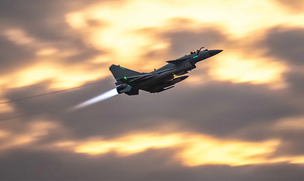 মাল্টিরোল যুদ্ধবিমান কিনতে যাচ্ছে বাংলাদেশ!