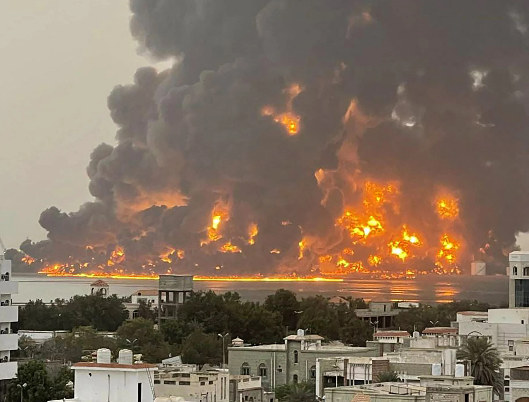 ইয়েমেনে ইসরায়েলি বাহিনীর ব্যাপক হামলা