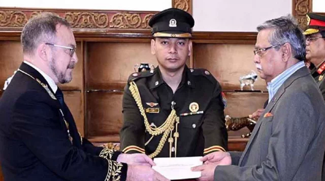 রাশিয়াকে আরও জনশক্তি নেয়ার আহ্বান রাষ্ট্রপতির