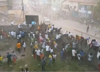 ফুটবল মাঠে দুই পক্ষের সংঘর্ষে নিহত ১০০, থানায় আগুন