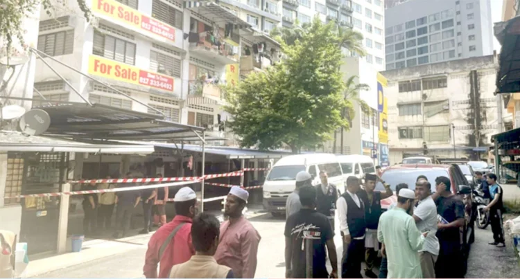 বন্ধ করে দিল বাংলাদেশি মসজিদ