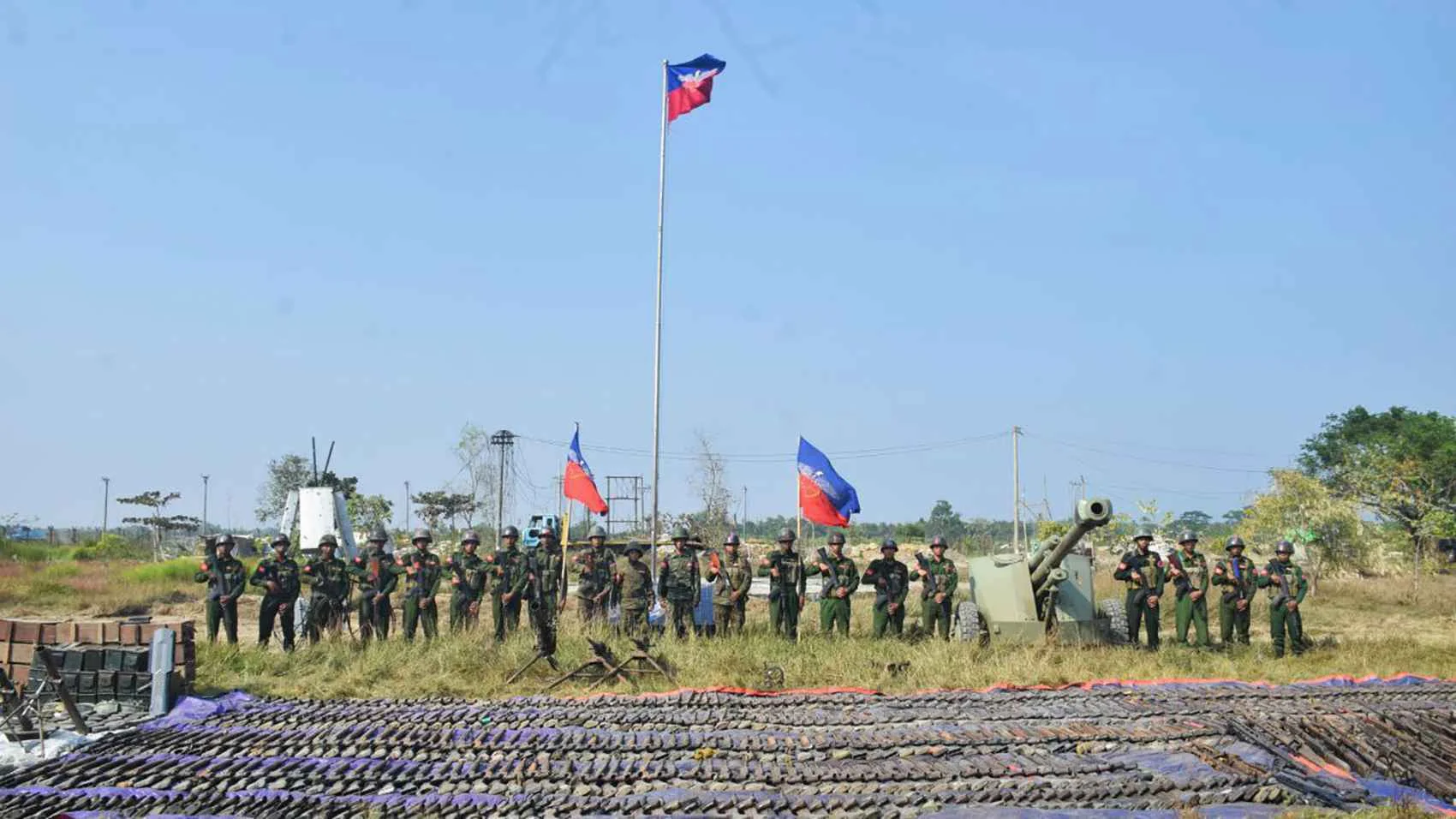 মিয়ানমারের জেনারেলসহ শত শত সেনা আটক