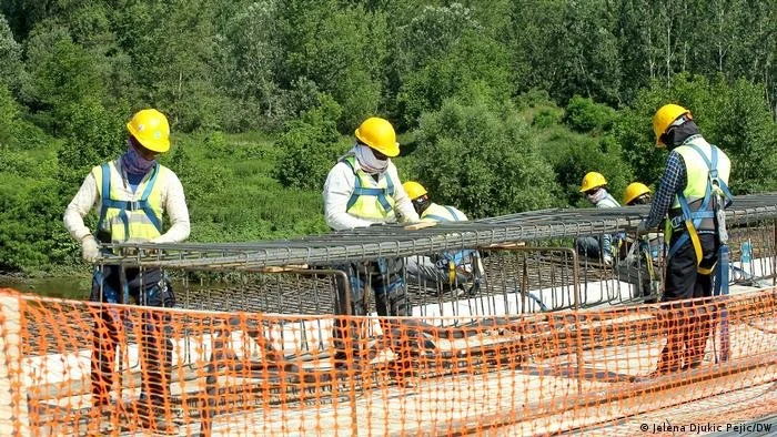 গ্রিসের শ্রমবাজারে ঘাটতি মেটাতে তিন লাখ অভিবাসী কর্মী প্রয়োজন