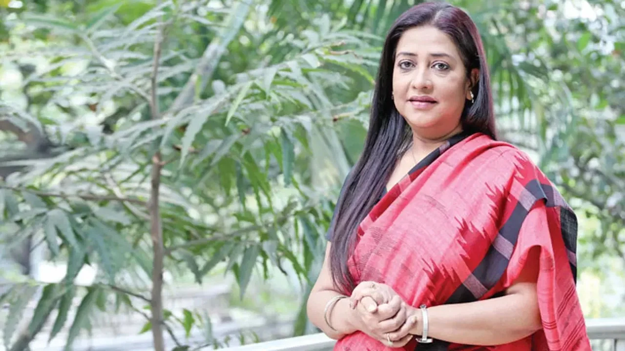 বিমানবন্দরে সুবর্ণাকে আটকে দিল পুলিশ