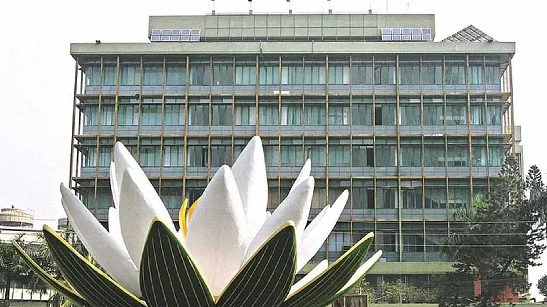 ১০ ব্যাংক ভেতরে ভেতরে দেউলিয়ার দ্বারপ্রান্তে