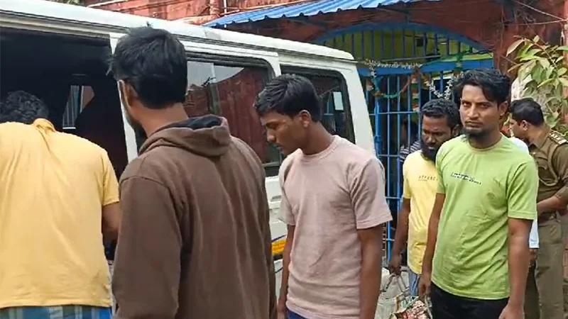 ১২ বাংলাদেশি জেলেকে মুক্তি দিয়েছে ভারত