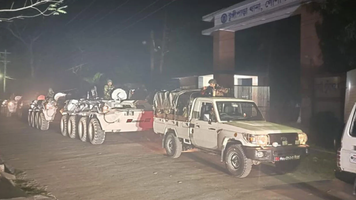 পুলিশের ওপর আওয়ামী লীগের হামলা, সেনাবাহিনীর টহল নিরাপত্তা জোরদার!