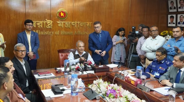 ১০ মিনিটেই অন-অ্যারাইভাল ভিসা, চালু হলো নতুন ব্যবস্থা