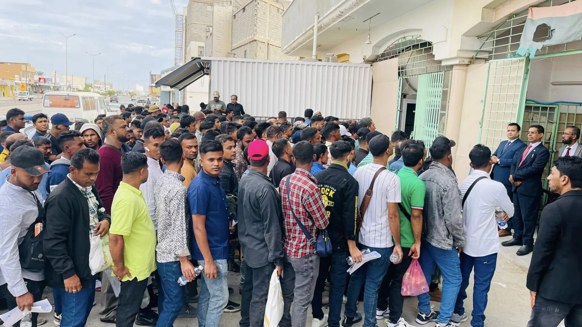 দূতাবাসের জরুরি বার্তা: আগামী ৬০ দিনের মধ্যে বৈধ হওয়ার নির্দেশ