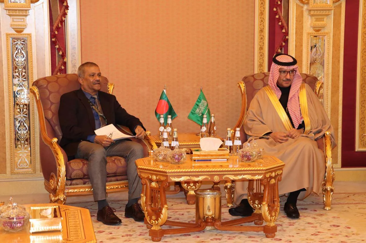 সৌদি সফরে ভালো সংবাদের ইঙ্গিত দিলেন ড. আসিফ নজরুল