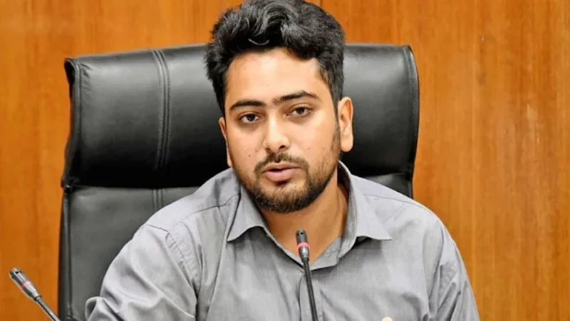 পদত্যাগ করছেন উপদেষ্টা নাহিদ