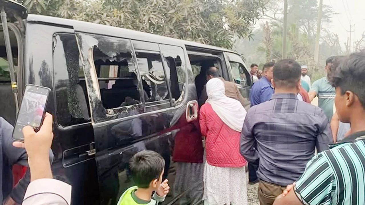 প্রবাসীর গাড়িতে ডাকাতি, ৫০ লক্ষাধিক টাকার মালামাল লুট