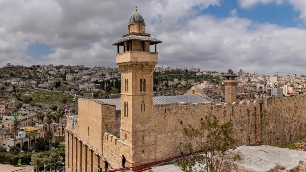 ফিলিস্তিনের ঐতিহাসিক ইব্রাহিমি মসজিদে তালা ঝুলিয়ে দিল ইসরাইল