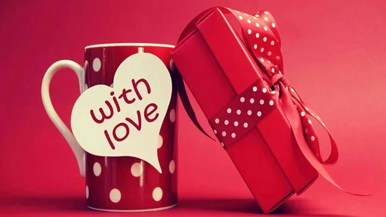 বিচ্ছেদের প্রতিশোধ নিতে প্রেমিকার ঠিকানায় ৩০০ উপহার পাঠালেন প্রেমিক