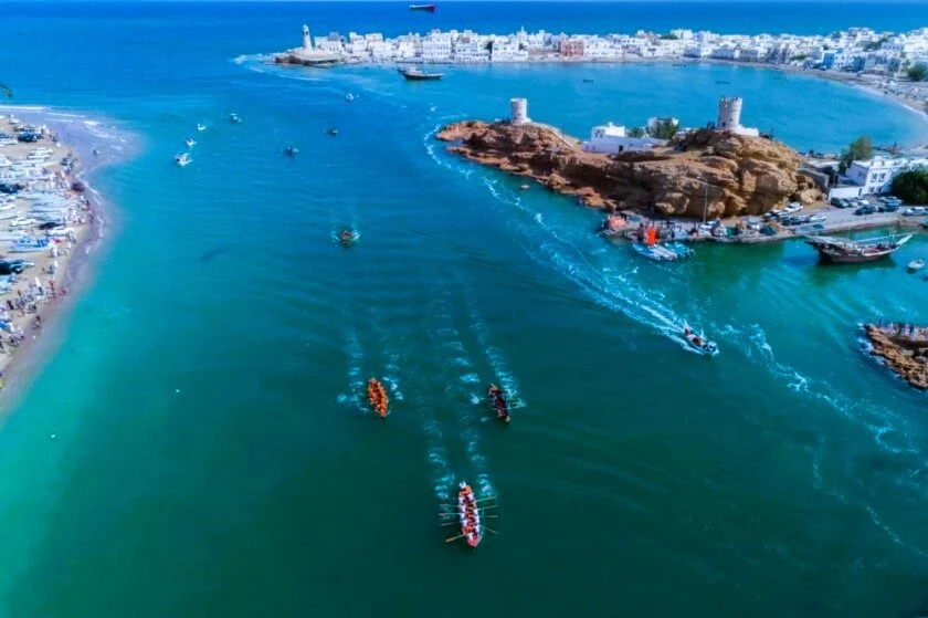 ওমানের সৌন্দর্যে মুগ্ধ রাশিয়ান পর্যটক ও শিক্ষার্থী